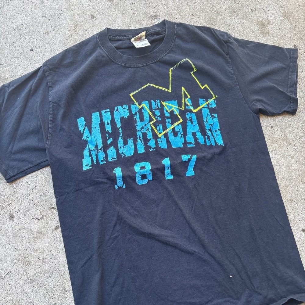 Fruit of the Loom Michigan 1817 Wolverines T-Shirt Black Medium NCAA Collegiate